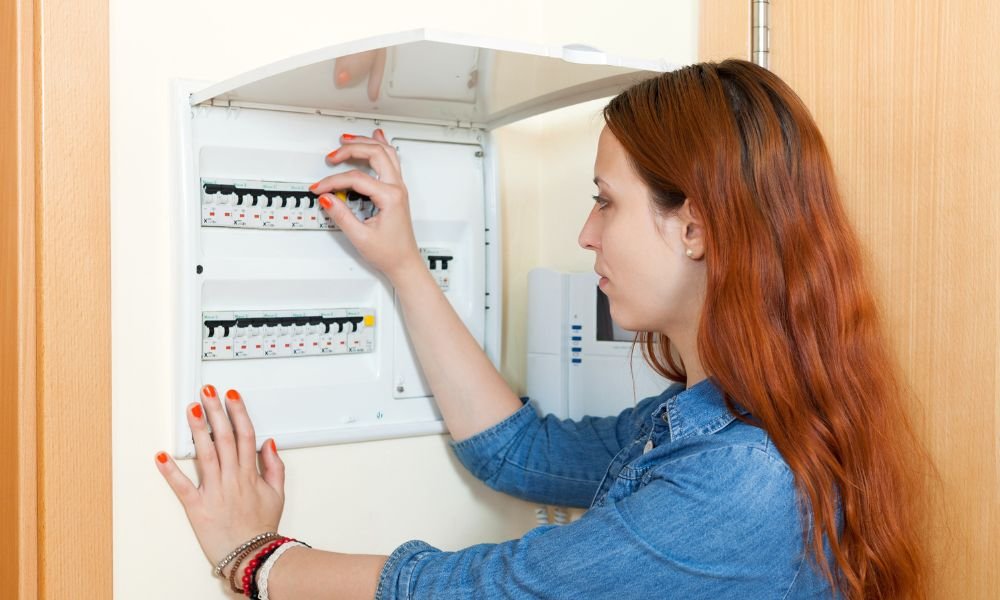 The Day a Facility Manager Realized ACs Were Running All Night (1)